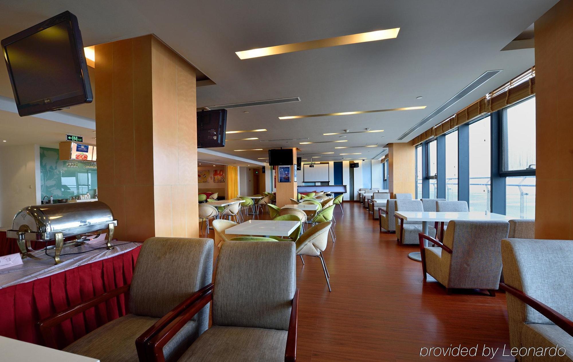 Holiday Inn Express Shanghai Nanhuizui Экстерьер фото