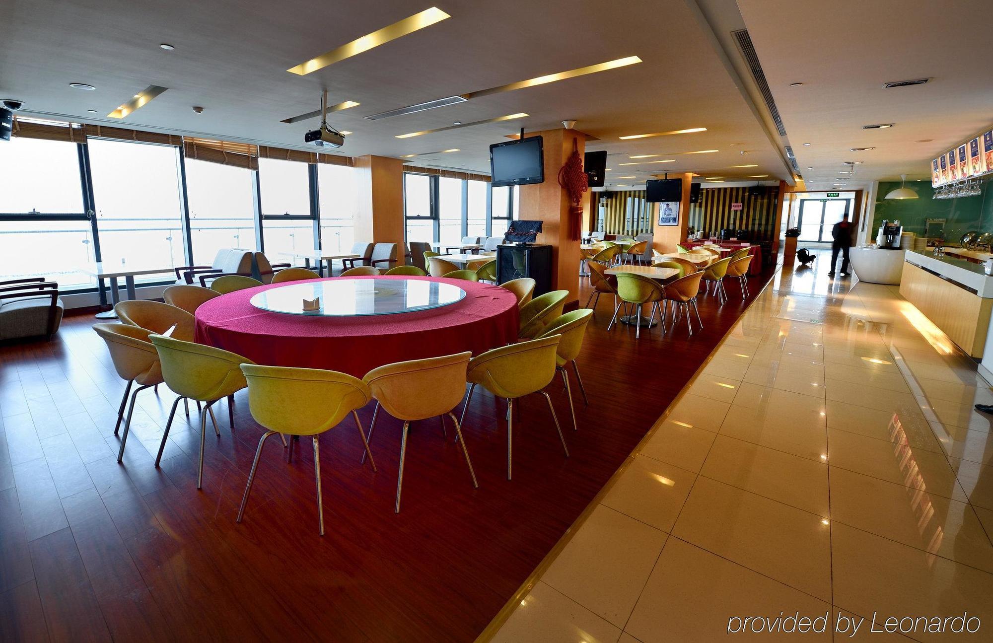 Holiday Inn Express Shanghai Nanhuizui Экстерьер фото
