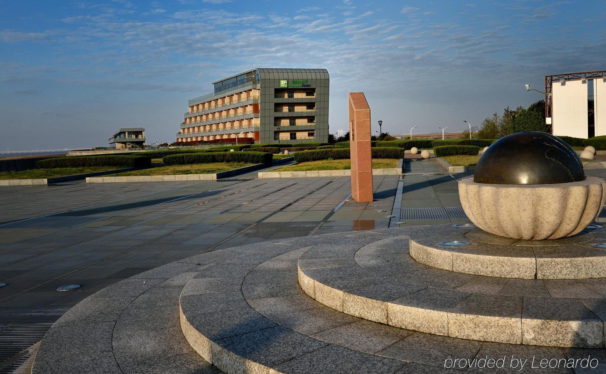 Holiday Inn Express Shanghai Nanhuizui Экстерьер фото