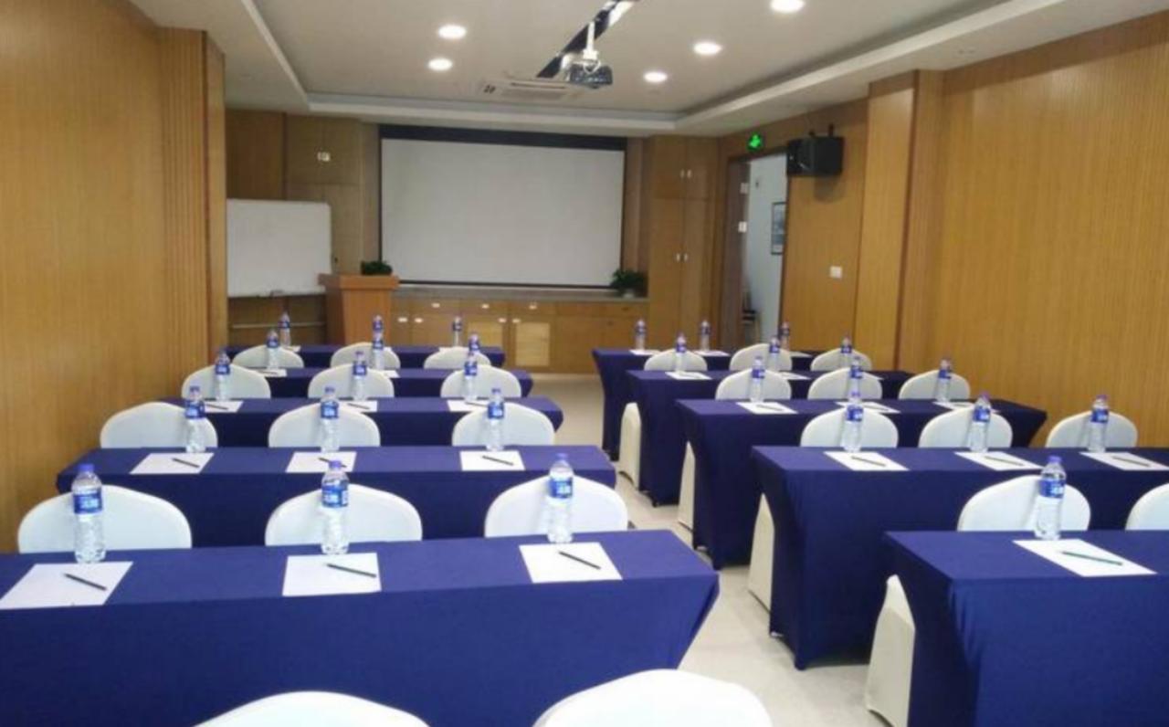 Holiday Inn Express Shanghai Nanhuizui Экстерьер фото