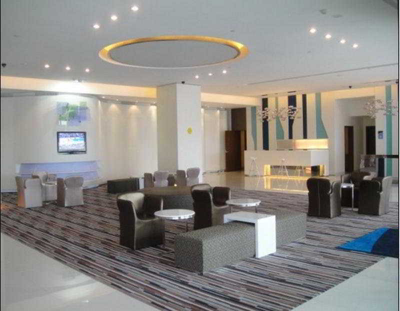 Holiday Inn Express Shanghai Nanhuizui Экстерьер фото