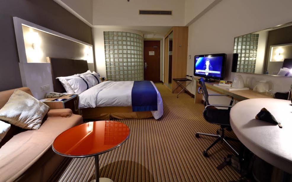 Holiday Inn Express Shanghai Nanhuizui Экстерьер фото